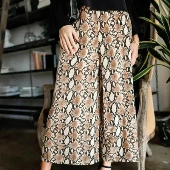 Contemporay wide legged Snake Print Pants - Picture 2 of 5